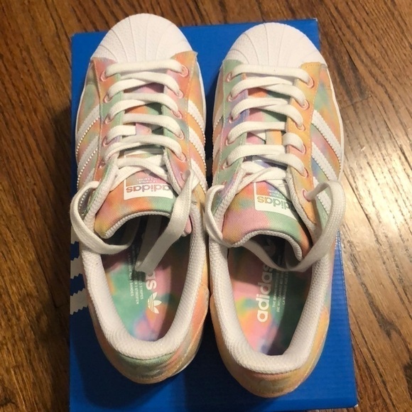 ✨HOST PICK✨ Addias Superstar Tie Dye Sneakers - Picture 2 of 4